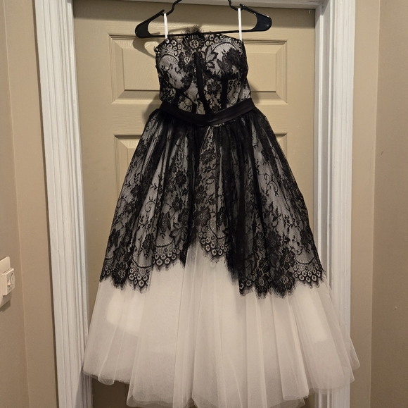 Party dress/Prom Dress/Ball gown - Picture 3 of 6